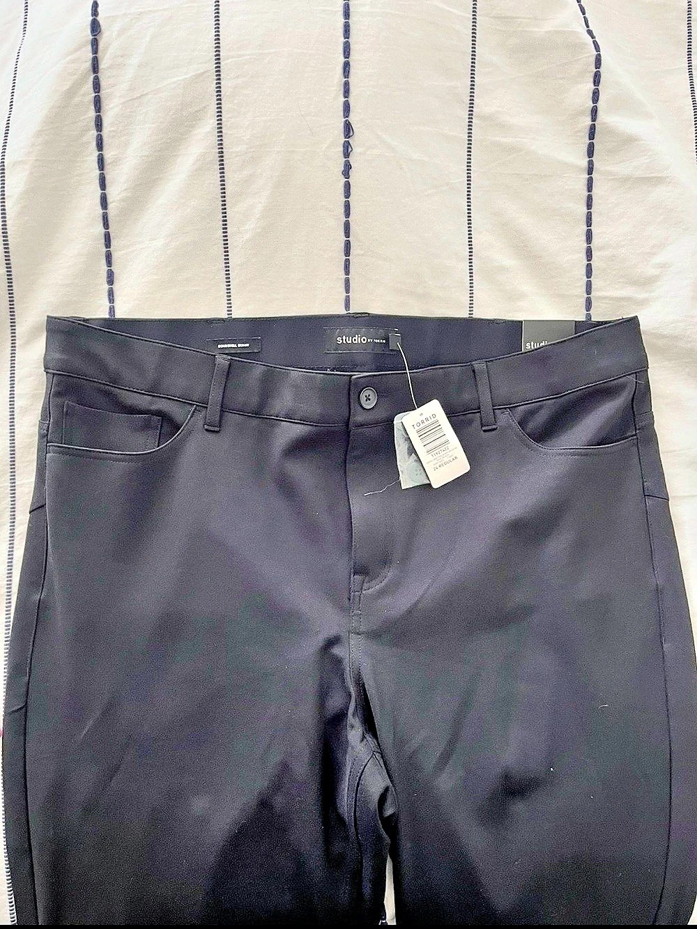 Torrid Studio Bombshell Skinny Ankle Pant - New with tags